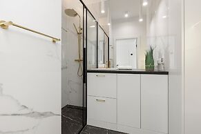 Apartment Kolejowa & Parking by Renters