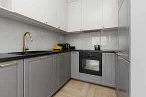 Apartment Kolejowa & Parking by Renters