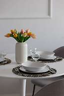 Apartment Kolejowa & Parking by Renters