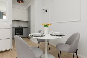 Apartment Kolejowa & Parking by Renters