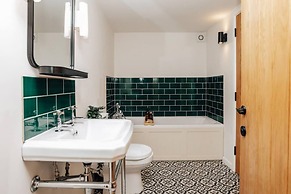 The Lakeside Viewing Gallery - From 900 Per Night