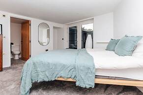 The Lakeside Viewing Gallery - From 900 Per Night