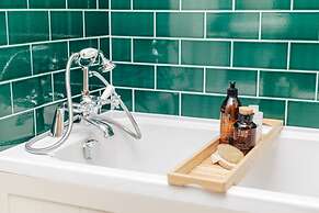 The Lakeside Viewing Gallery - From 900 Per Night