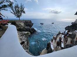 Seacret Studios - Cozy Jamaican Retreat Apts by RedAwning