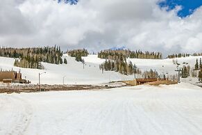 Brian Head Vacation Rental w/ On-site Ski Lift!