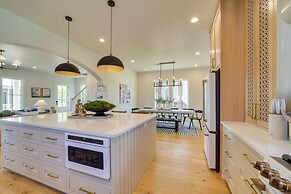 Charming Carlton Landing Home: Walk to Lake!