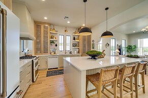 Charming Carlton Landing Home: Walk to Lake!