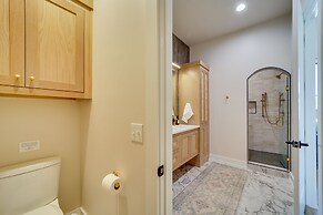 Charming Carlton Landing Home: Walk to Lake!