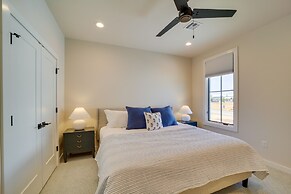 Charming Carlton Landing Home: Walk to Lake!