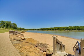 Charming Carlton Landing Home: Walk to Lake!
