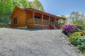 Maggie Valley Cabin 4 Mi to Cataloochee Ski Area!