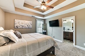 Family-friendly Home: 9 Mi to Clarksville Speedway