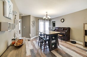 Family-friendly Home: 9 Mi to Clarksville Speedway