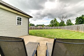 Family-friendly Home: 9 Mi to Clarksville Speedway