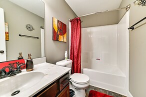 Family-friendly Home: 9 Mi to Clarksville Speedway