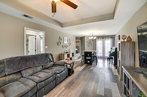 Family-friendly Home: 9 Mi to Clarksville Speedway