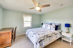 Charming Niantic Vacation Rental: Walk to Beach!