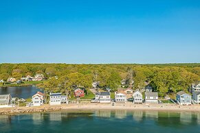 Charming Niantic Vacation Rental: Walk to Beach!