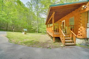 Cabin w/ Hot Tub ~ 6 Mi to Downtown Gatlinburg!