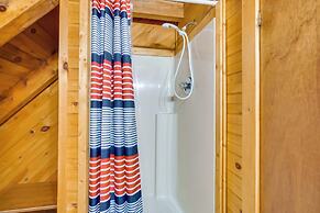 Cabin w/ Hot Tub ~ 6 Mi to Downtown Gatlinburg!