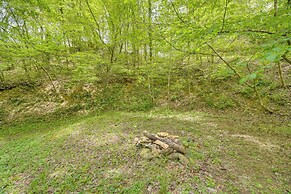 Cabin w/ Hot Tub ~ 6 Mi to Downtown Gatlinburg!