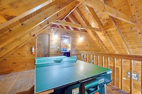 Cabin w/ Hot Tub ~ 6 Mi to Downtown Gatlinburg!