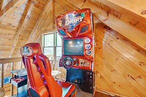 Cabin w/ Hot Tub ~ 6 Mi to Downtown Gatlinburg!