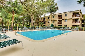 Walk to Beach: Hilton Head Getaway w/ Balcony!