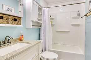 Walk to Beach: Hilton Head Getaway w/ Balcony!