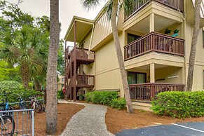 Walk to Beach: Hilton Head Getaway w/ Balcony!