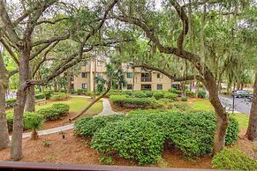 Walk to Beach: Hilton Head Getaway w/ Balcony!