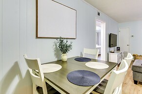 Walk to Beach: Hilton Head Getaway w/ Balcony!