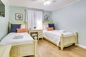 Walk to Beach: Hilton Head Getaway w/ Balcony!