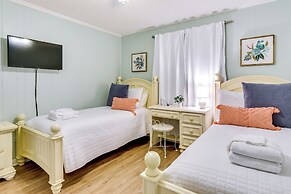 Walk to Beach: Hilton Head Getaway w/ Balcony!