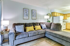 Walk to Beach: Hilton Head Getaway w/ Balcony!