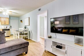 Walk to Beach: Hilton Head Getaway w/ Balcony!