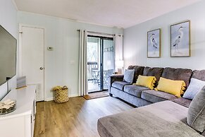 Walk to Beach: Hilton Head Getaway w/ Balcony!