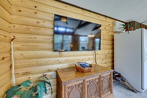 Cliffside Eureka Springs Cabin w/ Beaver Lake View