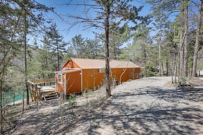 Cliffside Eureka Springs Cabin w/ Beaver Lake View