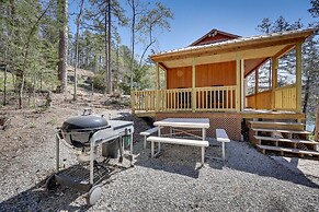 Cliffside Eureka Springs Cabin w/ Beaver Lake View
