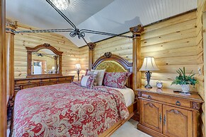Cliffside Eureka Springs Cabin w/ Beaver Lake View