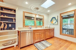 Secluded Cabin w/ Hot Tub Near Table Rock Lake!