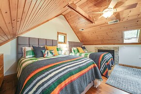 Secluded Cabin w/ Hot Tub Near Table Rock Lake!