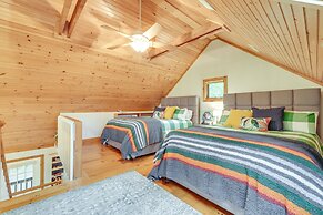 Secluded Cabin w/ Hot Tub Near Table Rock Lake!