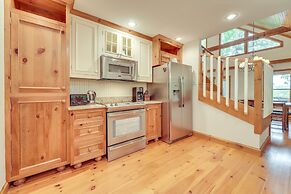 Secluded Cabin w/ Hot Tub Near Table Rock Lake!