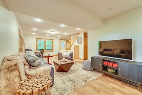 Secluded Cabin w/ Hot Tub Near Table Rock Lake!