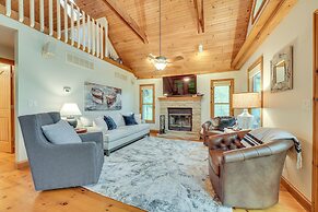 Secluded Cabin w/ Hot Tub Near Table Rock Lake!