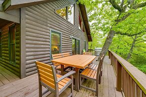 Secluded Cabin w/ Hot Tub Near Table Rock Lake!