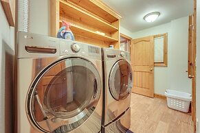 Secluded Cabin w/ Hot Tub Near Table Rock Lake!