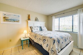 Bright Carolina Beach Condo: Public Beach On-site